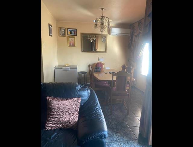 3 BEDROOM HOUSE FOR SALE IN CASTLEHILL